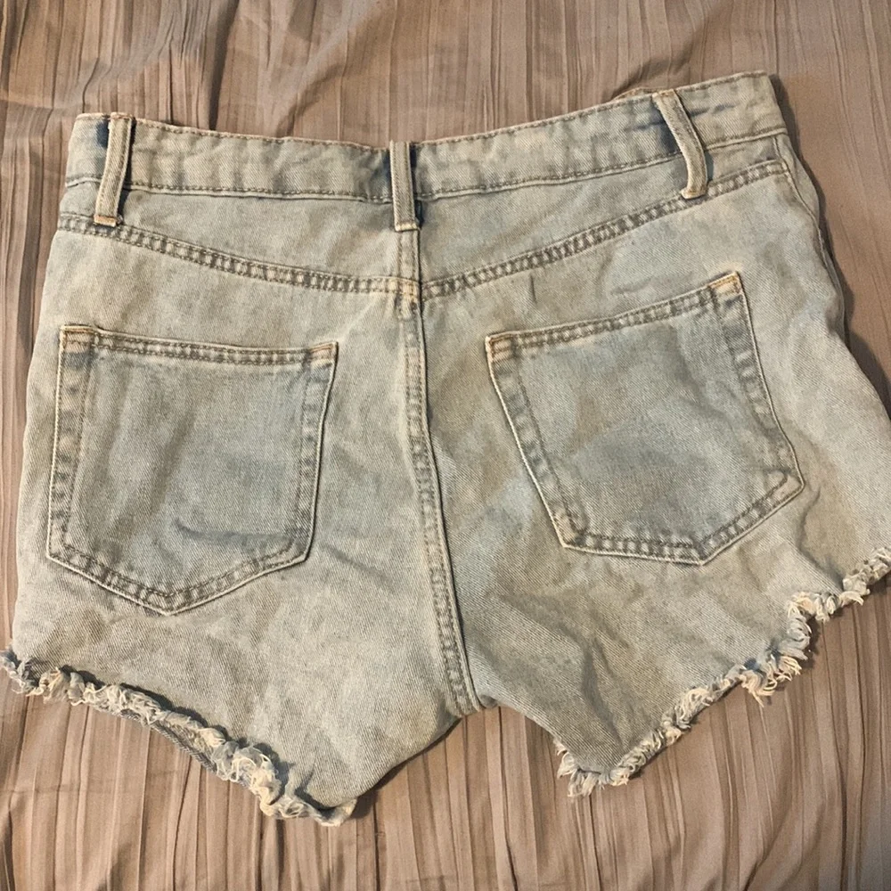 Shorts - Picture 2 of 3